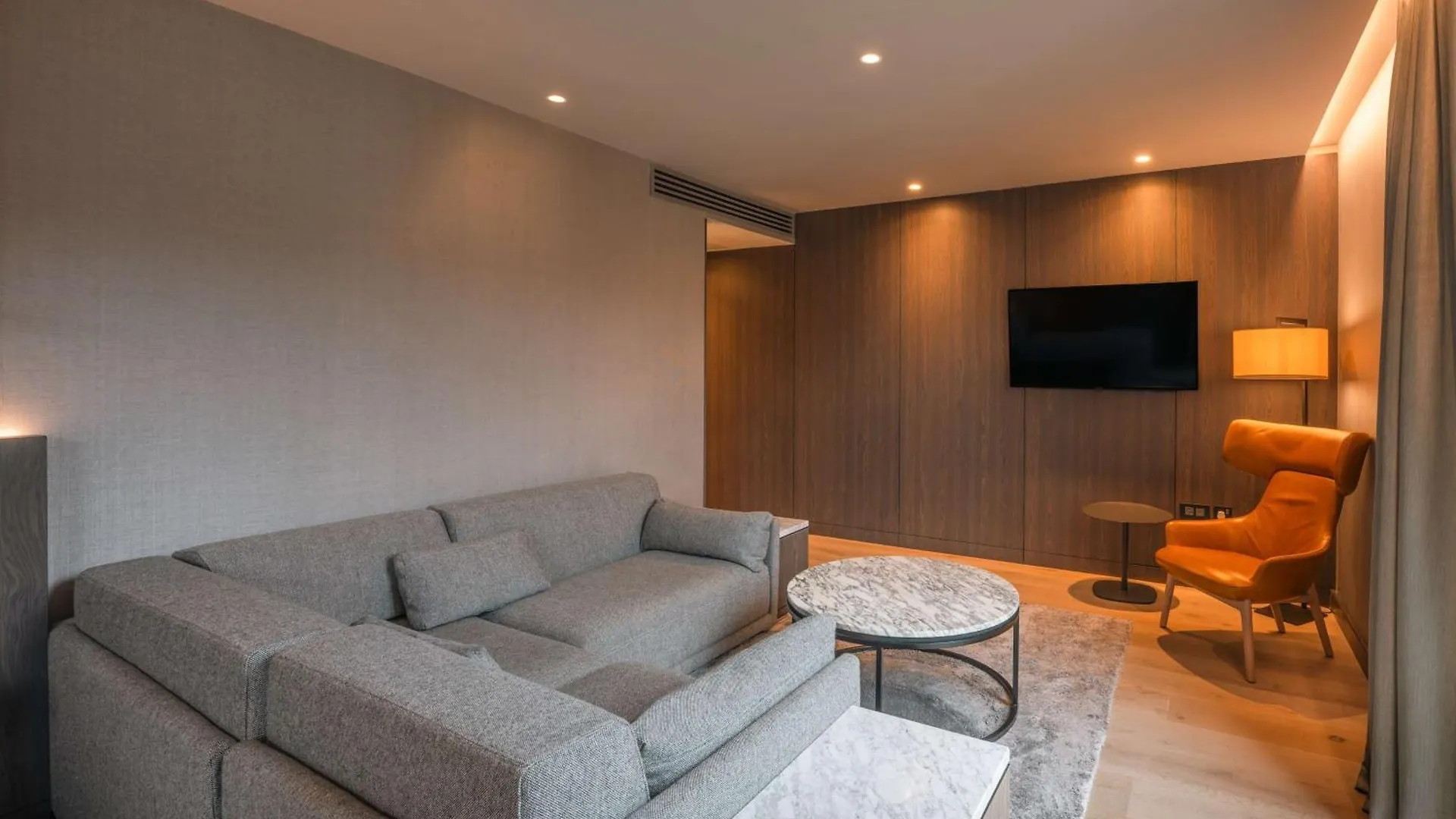Radisson Blu Royal Hotel Dublin 4*,