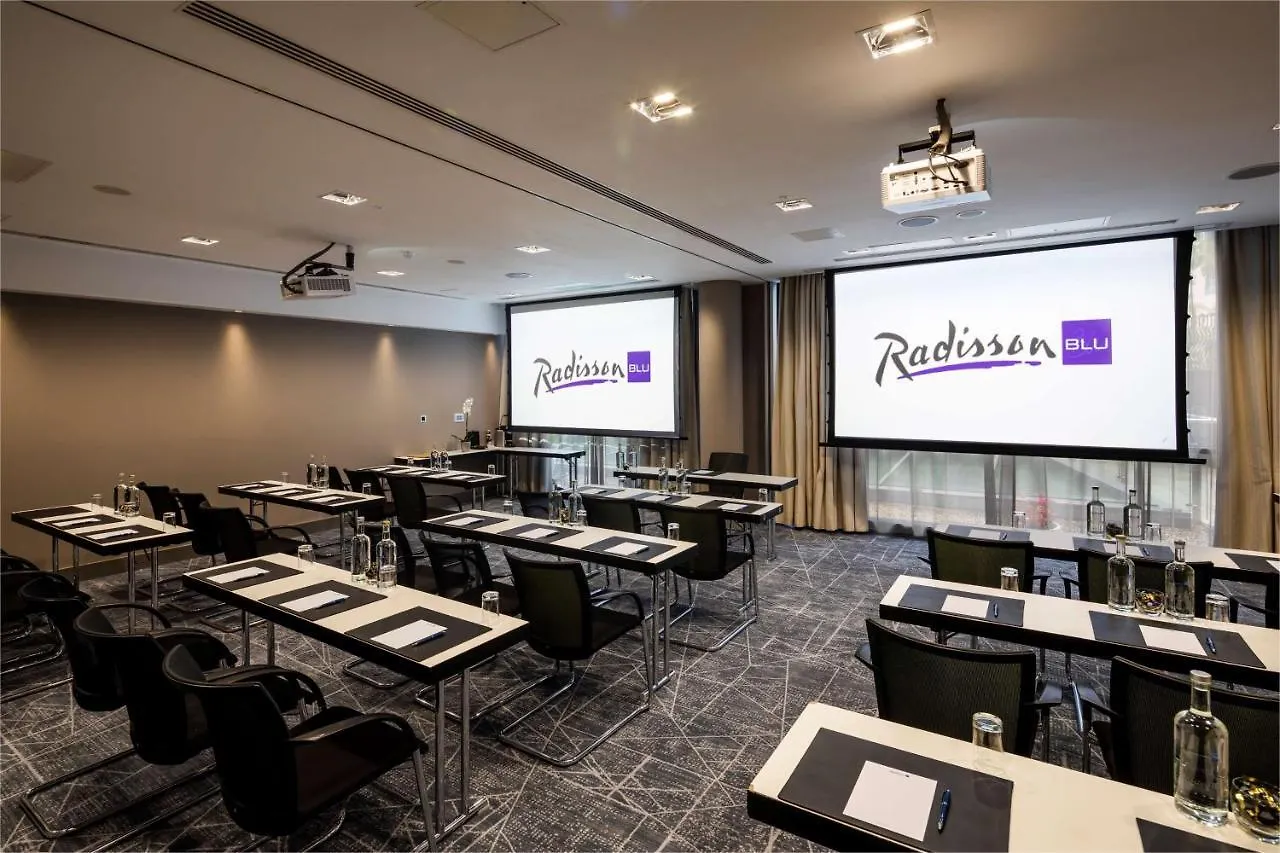 Radisson Blu Royal Hotel Dublin 4*,
